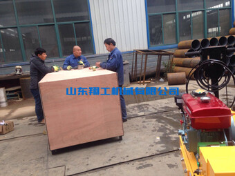 山東翔工機械小型壓路機發(fā)貨現(xiàn)場忙！