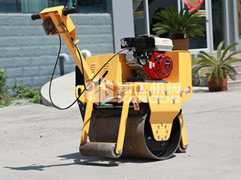 為什么別人家小型壓路機長壽？秘訣在這里！